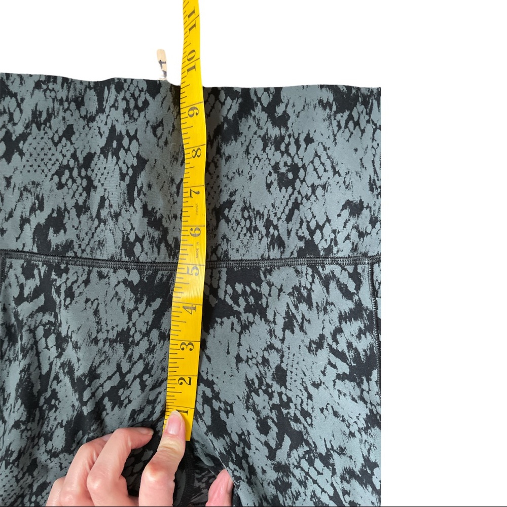 Athleta Salutation Stash Pocket Python Black Prin… - image 4